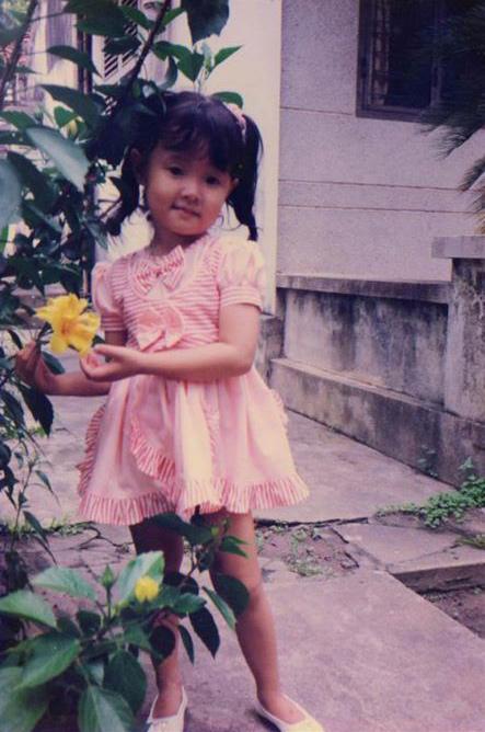 Đăng ảnh ngày bé, Midu làm fans thích thú với phong cách thời trang chuẩn dân chơi-3