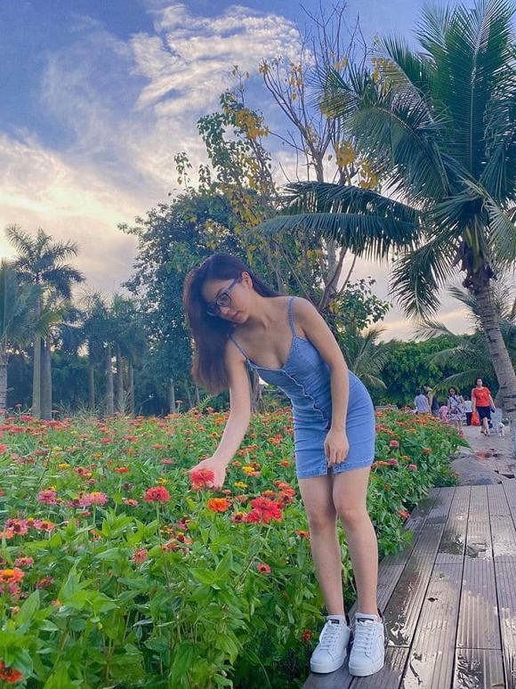 Bạn gái mới Quang Hải bị chê nhan sắc, riêng tình cũ Nhật Lê tung ảnh được fan nhận xét: Xinh xỉu-4