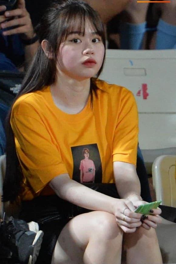 Bạn gái mới Quang Hải bị chê nhan sắc, riêng tình cũ Nhật Lê tung ảnh được fan nhận xét: Xinh xỉu-3