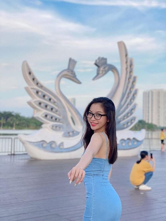 Bạn gái mới Quang Hải bị chê nhan sắc, riêng tình cũ Nhật Lê tung ảnh được fan nhận xét: Xinh xỉu-6