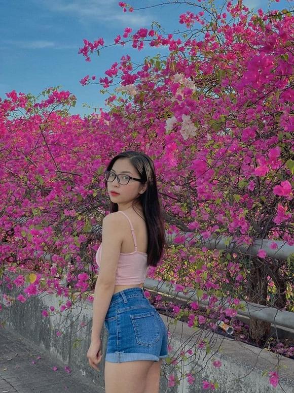 Bạn gái mới Quang Hải bị chê nhan sắc, riêng tình cũ Nhật Lê tung ảnh được fan nhận xét: Xinh xỉu-7