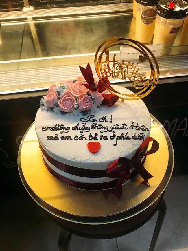 Chiếc bánh sinh nhật biến ý tốt của người tặng thành lỗi lầm chỉ vì lời chúc lạ lùng của người bán bánh-1