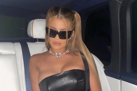 Kylie Jenner vung 130 triệu USD mua biệt thự, phi cơ riêng