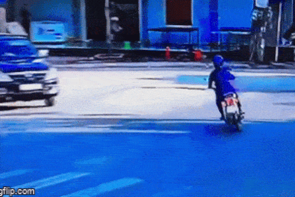 Tai nạn kinh hoàng giữa ngã ba đường ở Hà Giang, nam thanh niên bị cuốn vào gầm ô tô