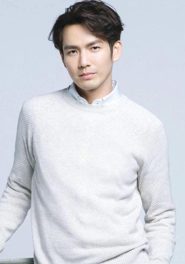 Dân tình đào mộ khoảnh khắc U50 Won Bin đọ sắc cùng hai nam thần hack tuổi nhất Cbiz, ngoại hình xuất sắc bất phân thắng bại-4