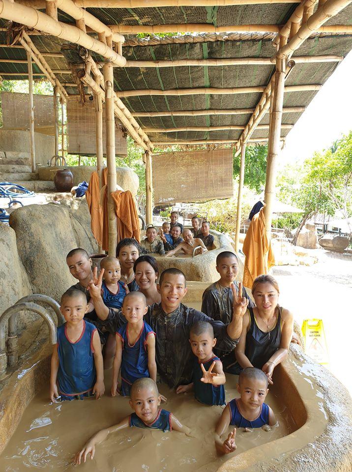 Các nhà sư ở Tịnh Thất Bồng Lai có 5 chú tiểu nổi tiếng bị chỉ trích khoe thân phản cảm-12