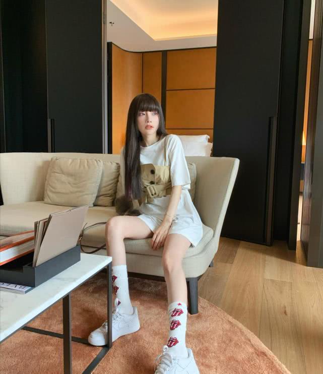 Người đẹp cắm sừng Lý Tiểu Lộ trông như thiếu nữ dù đã U40-9