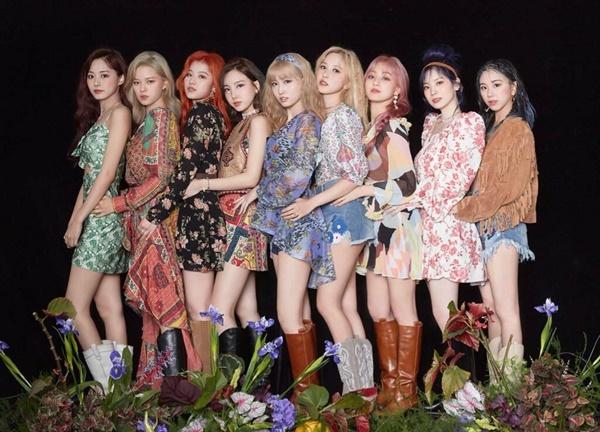 Twice chốt đơn phá đảo BTS, IZONE sau 1 ngày comeback-2