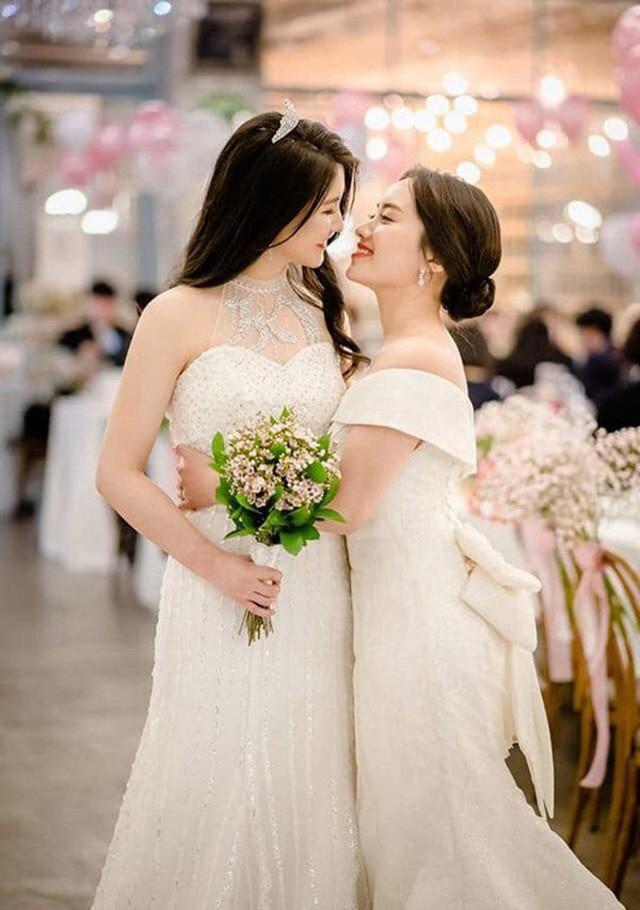 5 cặp đôi đồng tính nữ khiến trai tiếc nuối vì quá đẹp: Việt Nam cũng có 1 đôi!-9