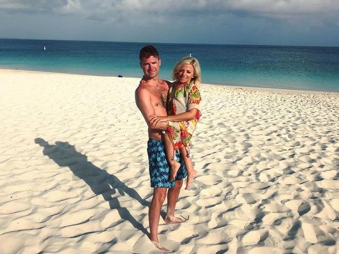 Chuyện tình đẹp 14 năm của cô gái có thể gãy xương chỉ vì hắt hơi-3