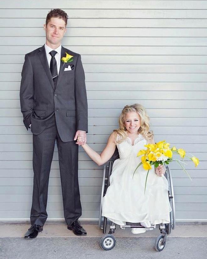 Chuyện tình đẹp 14 năm của cô gái có thể gãy xương chỉ vì hắt hơi-4