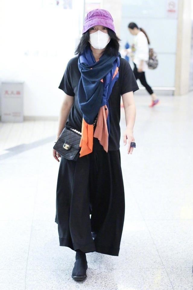 Châu Tấn diện đồ Chanel kém sang, trông như bà già ở sân bay-2