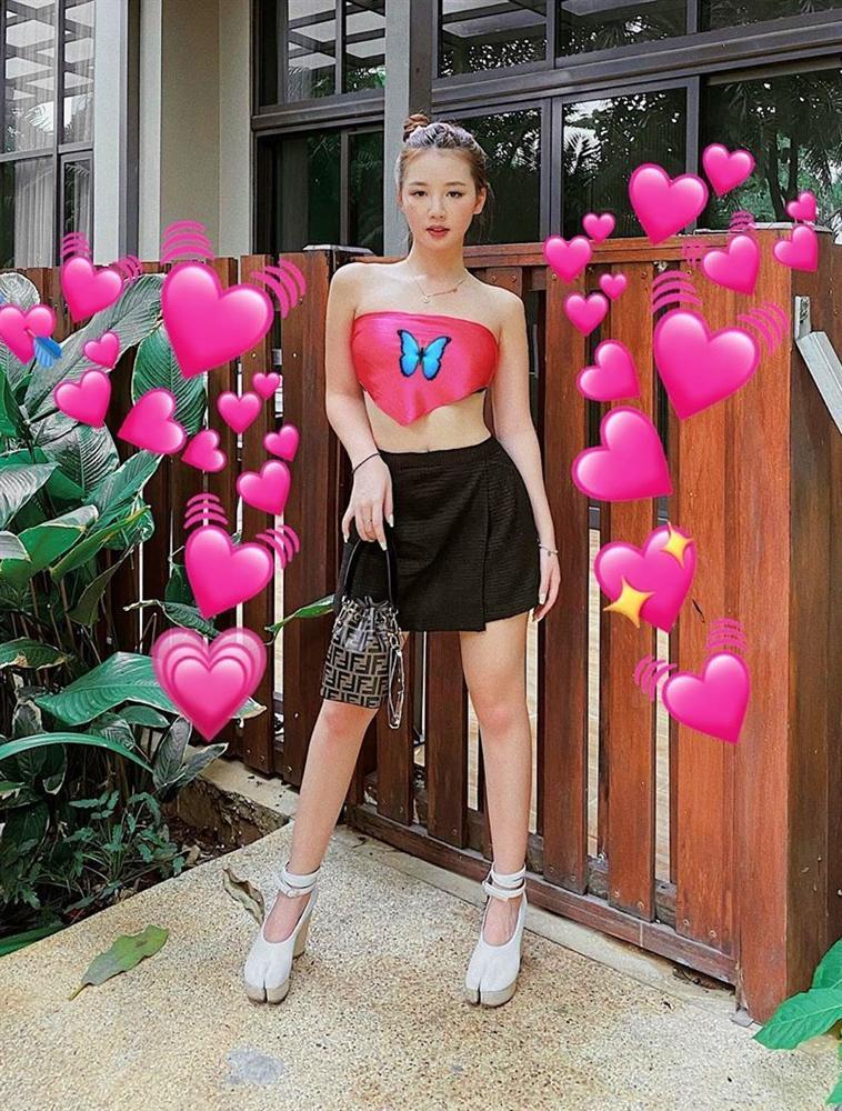 Phương Mỹ Chi mang áo dài checkin Thái Lan - Chi Pu lên đồ chất lừ như siêu sao-2