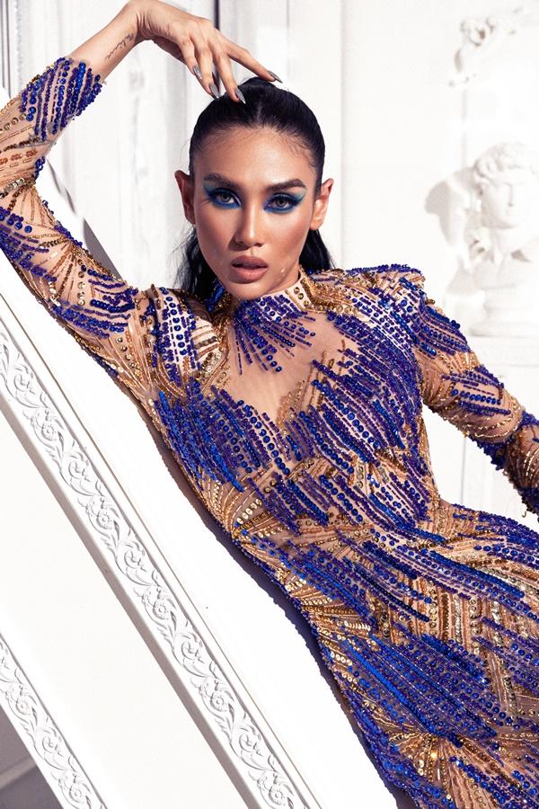 Võ Hoàng Yến chứng minh khả năng cân đẹp tất cả những mẫu đầm có màu gắt và xẻ bạo nhất-9