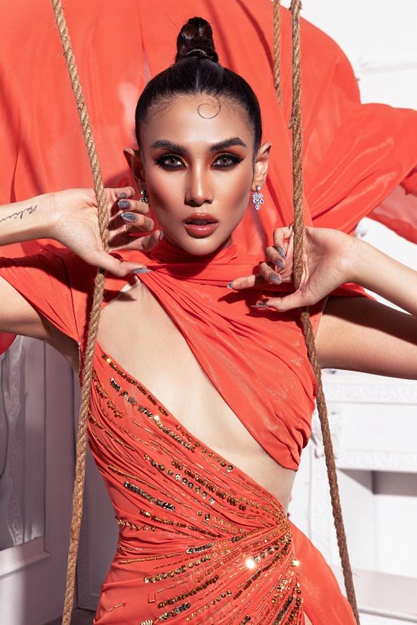 Võ Hoàng Yến chứng minh khả năng cân đẹp tất cả những mẫu đầm có màu gắt và xẻ bạo nhất-15