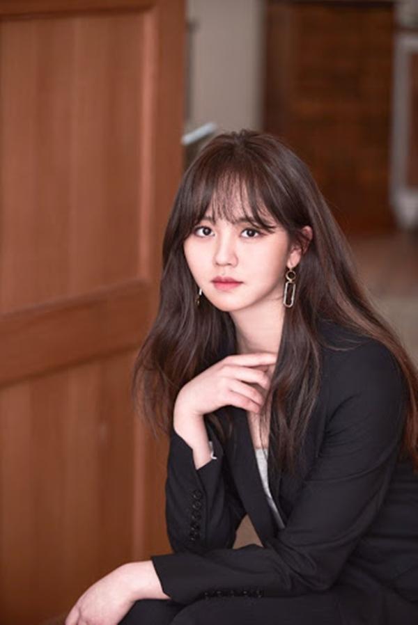 Kim So Hyun cũng là nữ diễn viên chăm chỉ của làng giải trí Hàn. Từ năm 2006 đến nay, năm nào nữ diễn viên cũng có phim mới.