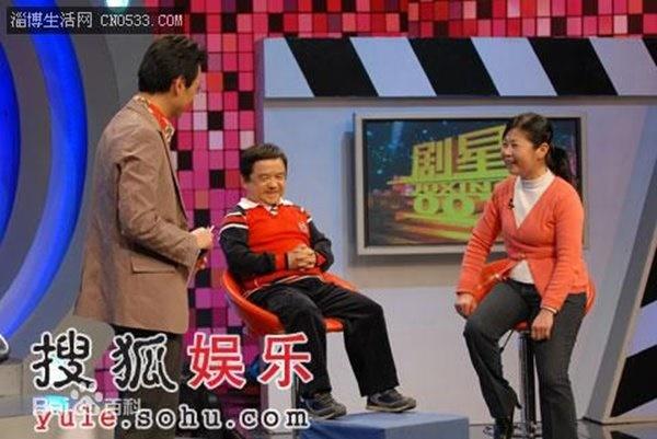 Sao phim Lưu gù cao 1,28 m phải ngủ dưới gầm cầu, kiếm đồ ăn trong thùng rác-7