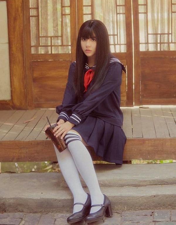 Duy Khánh gây bất ngờ với hình ảnh giả gái mơ màng.