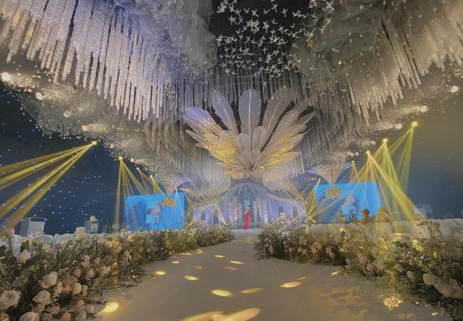 Choáng ngợp siêu đám cưới ở Ninh Hiệp: Cung điện rộng 1.600m2, riêng rạp cưới hơn 1 tỷ, nhiều sao bự góp mặt-2