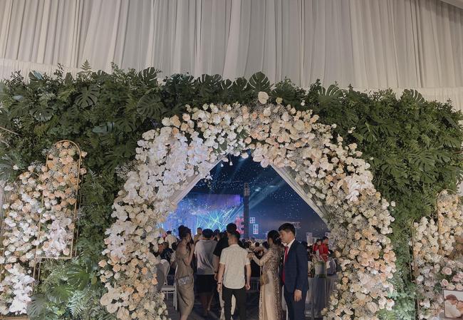 Choáng ngợp siêu đám cưới ở Ninh Hiệp: Cung điện rộng 1.600m2, riêng rạp cưới hơn 1 tỷ, nhiều sao bự góp mặt-3