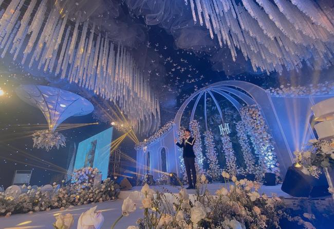 Choáng ngợp siêu đám cưới ở Ninh Hiệp: Cung điện rộng 1.600m2, riêng rạp cưới hơn 1 tỷ, nhiều sao bự góp mặt-9