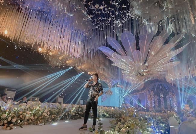 Choáng ngợp siêu đám cưới ở Ninh Hiệp: Cung điện rộng 1.600m2, riêng rạp cưới hơn 1 tỷ, nhiều sao bự góp mặt-8