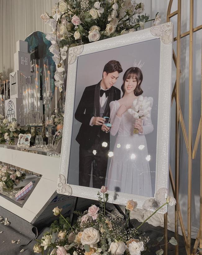 Choáng ngợp siêu đám cưới ở Ninh Hiệp: Cung điện rộng 1.600m2, riêng rạp cưới hơn 1 tỷ, nhiều sao bự góp mặt-7