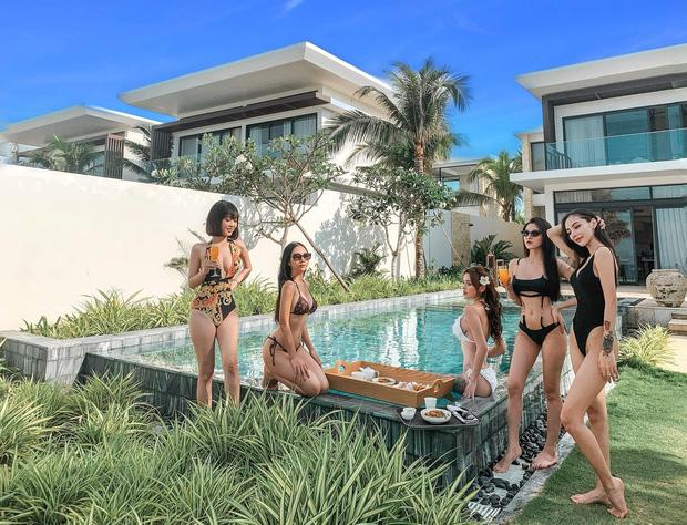 Nhóm bạn thân 5 cô gái trẻ đến từ TP. HCM gây xôn xao MXH bởi vóc dáng quá gợi cảm-6