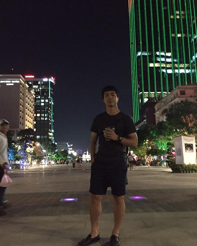 Công Phượng vẫn ăn mặc giản dị nhưng sành điệu hơn xưa-3