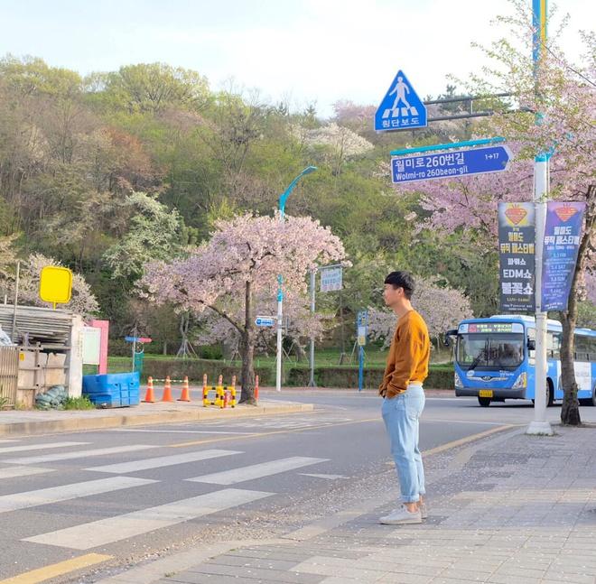 Công Phượng vẫn ăn mặc giản dị nhưng sành điệu hơn xưa-6