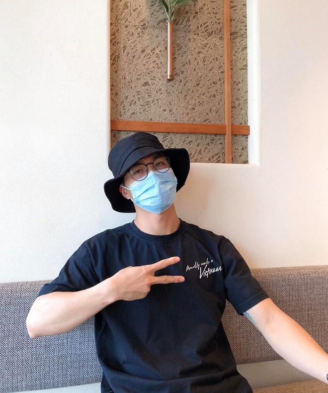 Công Phượng vẫn ăn mặc giản dị nhưng sành điệu hơn xưa-8