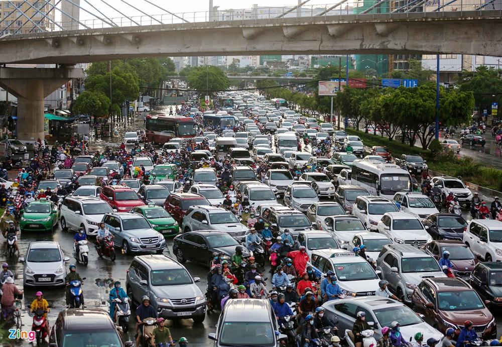 Mưa lớn khiến cửa ngõ TP.HCM kẹt cứng-5