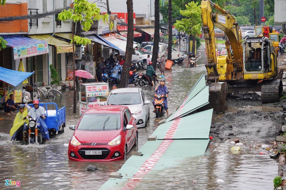 Mưa lớn khiến cửa ngõ TP.HCM kẹt cứng-9