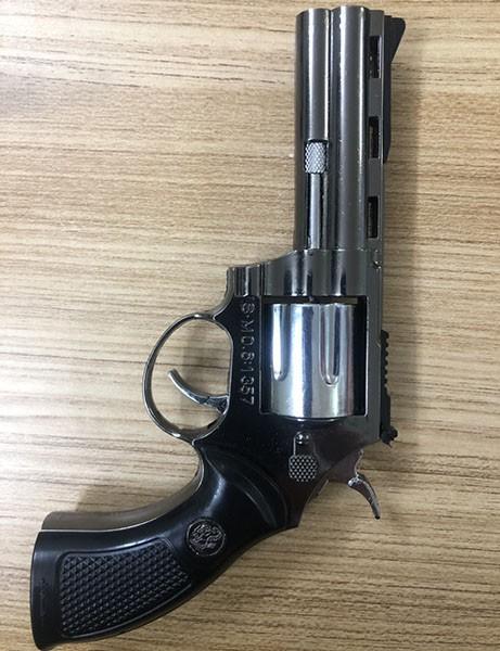 Bắt được đối tượng dùng súng bắn nhân viên phụ xe khách ở Bình Định-2