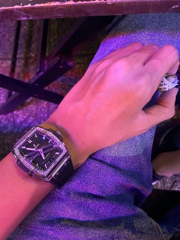 Được Sĩ Thanh tặng đồng hồ gần 400 triệu, Huỳnh Phương vẫn không quên cà khịa Tiến Luật-2