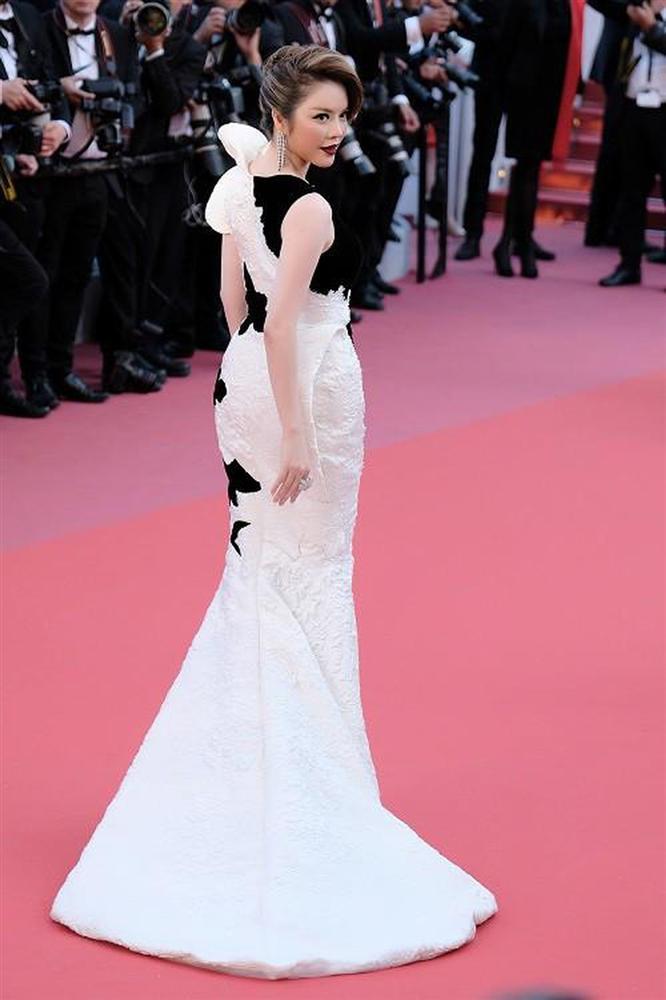 Quan trọng là thần thái: Kém 15cm nhưng Lý Nhã Kỳ vẫn áp đảo Lương Thùy Linh khi đụng hàng-4