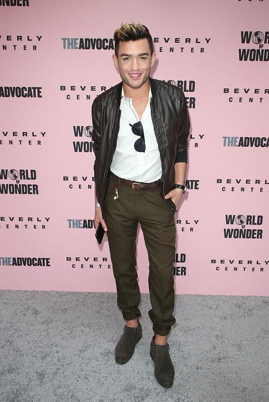 Nam ca sĩ qua đời ở tuổi 34 vì biến chứng Covid-19-1