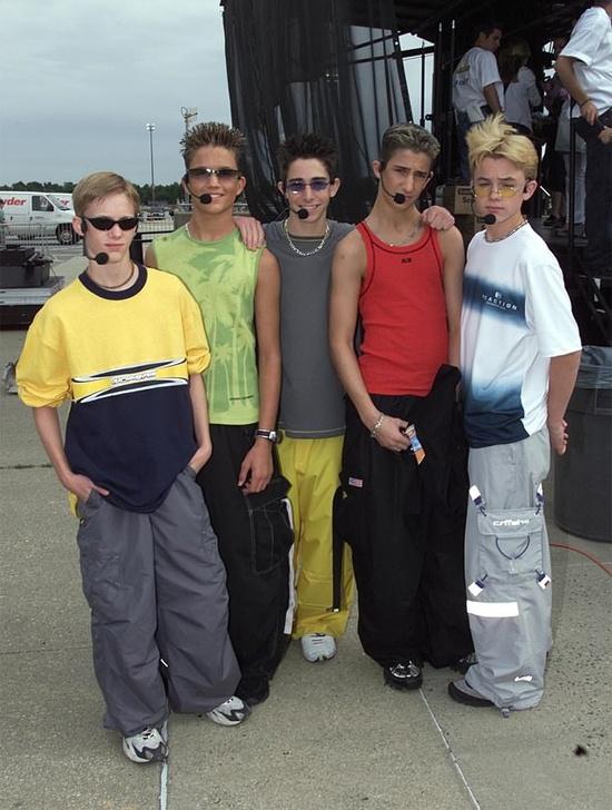 Nam ca sĩ qua đời ở tuổi 34 vì biến chứng Covid-19-2