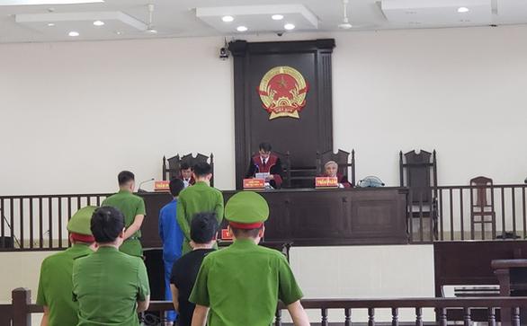 Vụ nam sinh lĩnh 7 năm tù tội hiếp dâm bạn gái: Dân mạng tấn công máy bay sống lỗi-1