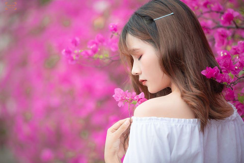 Bạn gái cũ Quang Hải tạo dáng xinh đẹp trên con đường hoa giấy nổi khắp mạng xã hội-7