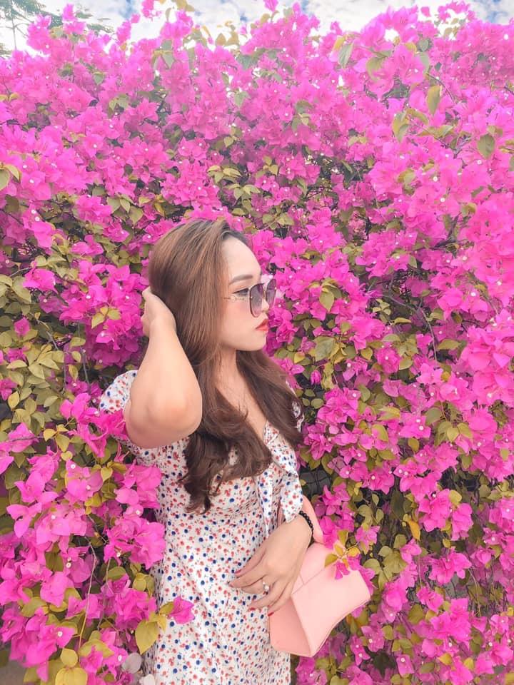 Bạn gái cũ Quang Hải tạo dáng xinh đẹp trên con đường hoa giấy nổi khắp mạng xã hội-9