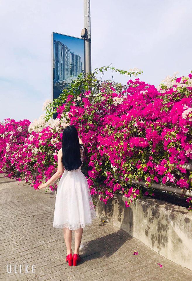 Bạn gái cũ Quang Hải tạo dáng xinh đẹp trên con đường hoa giấy nổi khắp mạng xã hội-11