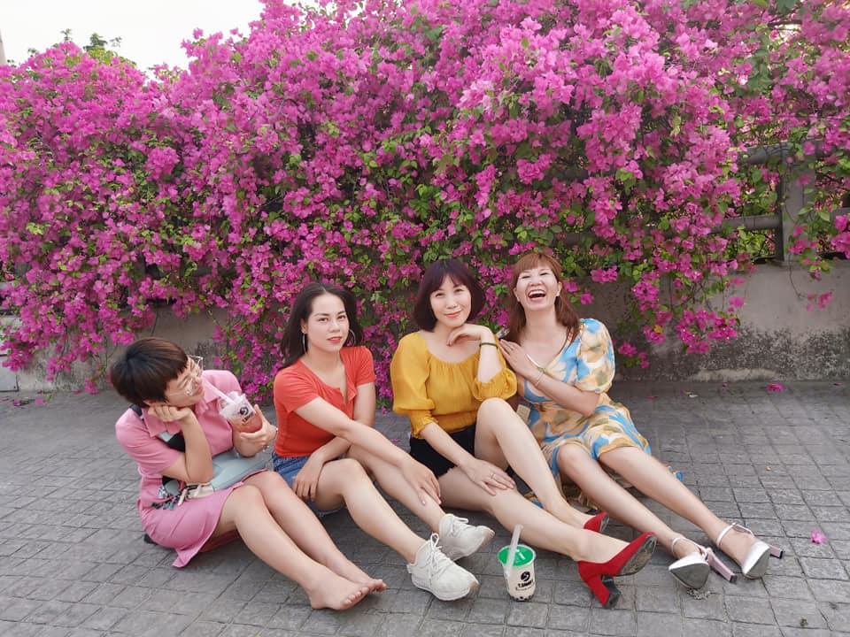 Bạn gái cũ Quang Hải tạo dáng xinh đẹp trên con đường hoa giấy nổi khắp mạng xã hội-12