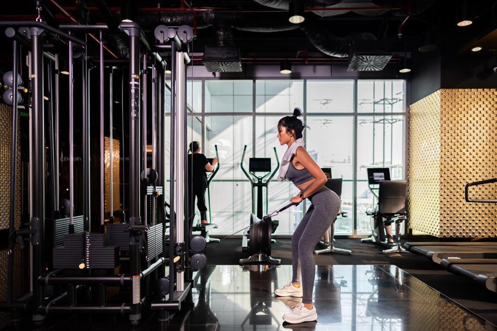 HHen Niê diện bikini lọt khe khoe vòng 3 xịt máu mũi-4