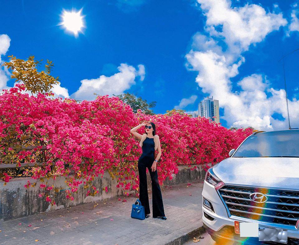 Bạn gái cũ Quang Hải tạo dáng xinh đẹp trên con đường hoa giấy nổi khắp mạng xã hội-6