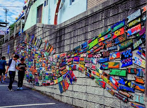 Điểm mặt những ngôi làng bích họa rực rỡ sắc màu ở Châu Á khiến ai đến cũng phải mê-2