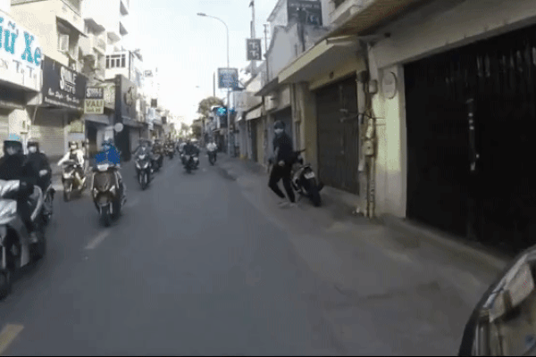 Thanh niên đến nhà người yêu ra mắt bị bộ vest đa cấp phản chủ-2