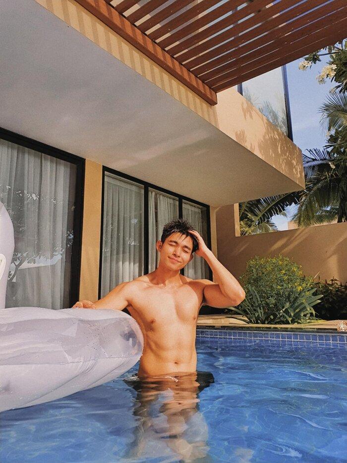 Jun Phạm khoe body cực phẩm ở hồ bơi: Fan liên tục truyền thái y vì mất máu-4