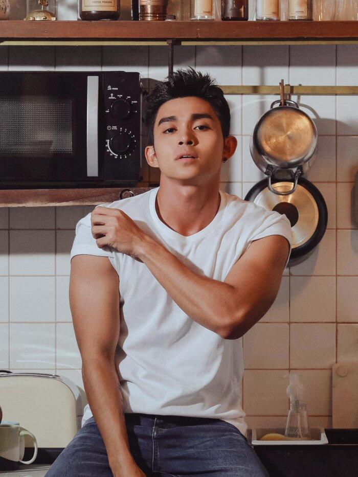 Jun Phạm khoe body cực phẩm ở hồ bơi: Fan liên tục truyền thái y vì mất máu-6