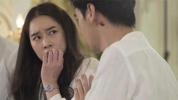 Người yêu không tiếc chi tiền làm tôi ngưỡng mộ cho đến lúc anh quỳ gối cầu xin tôi cứu...-1